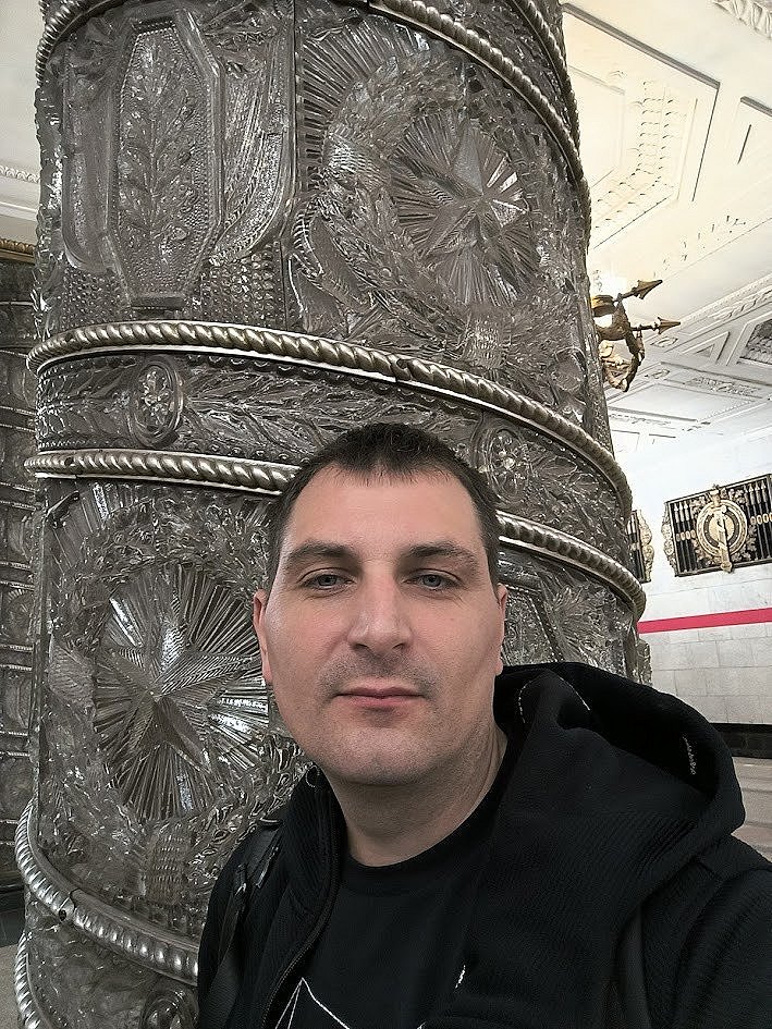 Алексей — мастер по тонированию стекла